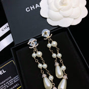 DOUBLE C EARRINGS IN GOLD METAL WITH TWO PEARL TASSELS
