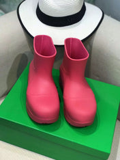 PUDDLE ANKLE BOOT IN BRIGHT PINK RUBBER