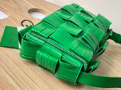SMALL CASSETTE 23 IN GREEN FRINGED CALFSKIN