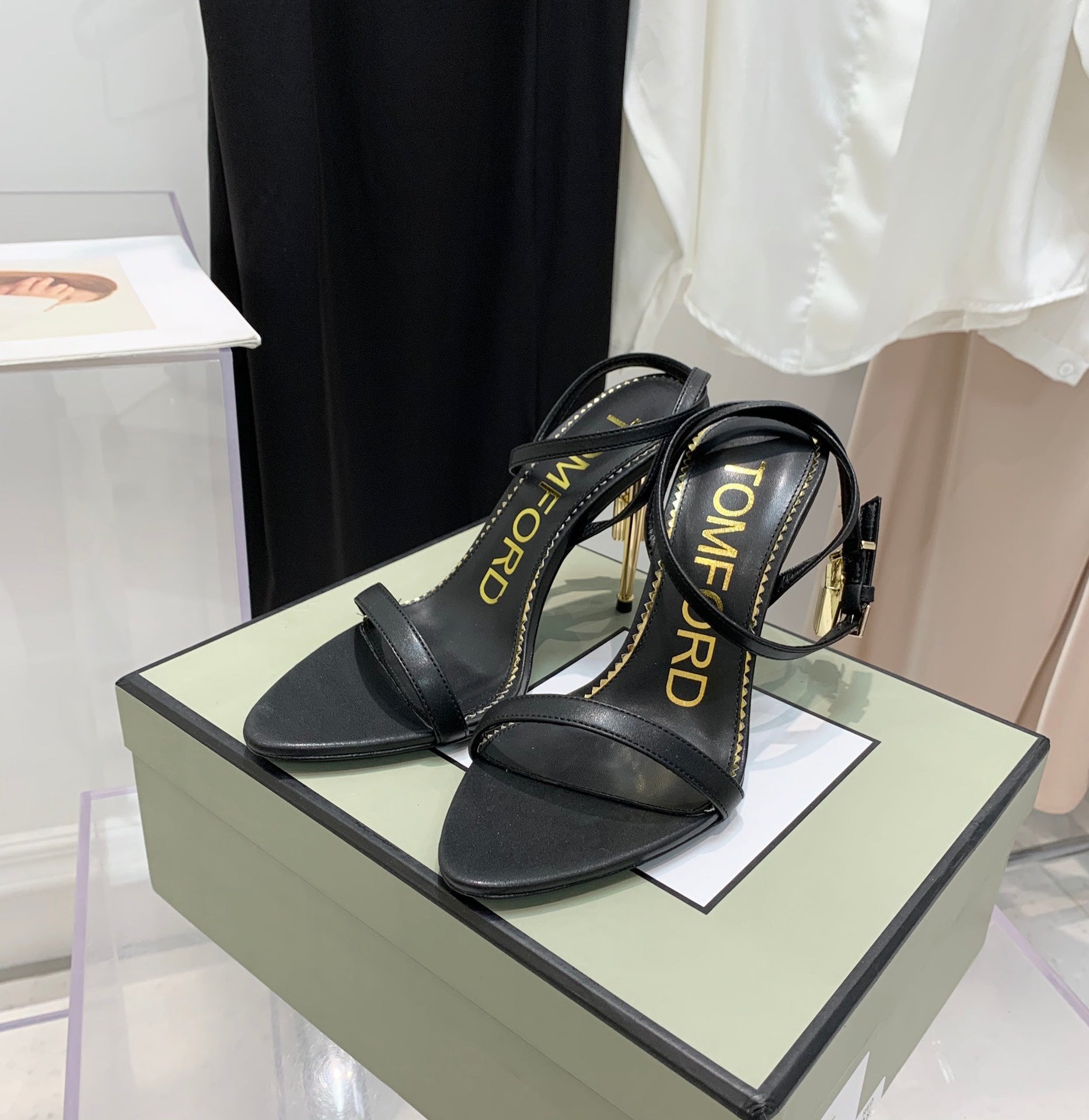 TOM FORD 26S GOLD BUCKLE HEELS 105 MM IN BLACK LAMBSKIN
