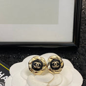 CHANEL 26S DOUBLE C LOGO TWISTED FRAME BLACK ENAMEL STUD EARRINGS IN GOLD METAL 633338
