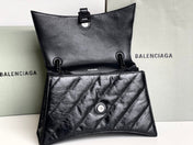 CRUSH MEDIUM CHAIN BAG 31 IN BLACK QUILTED CRUSHED CALFSKIN BLACK HARDWARE