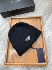 BEANIIE HAT IN BLACK WOOL 335039