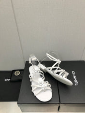 FLORAL FLAT SANDAL IN WHITE LAMBSKIN