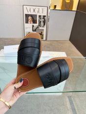 WOODY MULE IN BLACK LAMBSKIN WITH EMBROIDERED LOGO