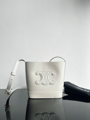 CUIR TRIPHOME 19 WHITE SMOOTH CALFSKIN BUCKET BAG