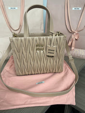 MATELASSÉ TOTE BAG 24 IN BEIGE LAMBSKIN