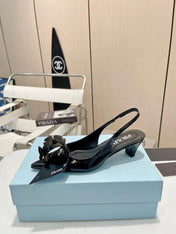 SLINGBACK KITTEN HEEL IN BLACK SHINY CALFSKIN ATTACHED FLOWERS