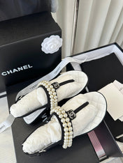 CLASSIC THONG SANDALS PEARL CHAIN IN WHITE LAMBSKIN