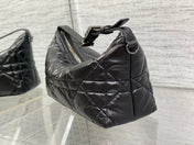 TRAVEL NOMAD POUCH 22 IN BLACK MACROCANNAGE LAMBSKIN