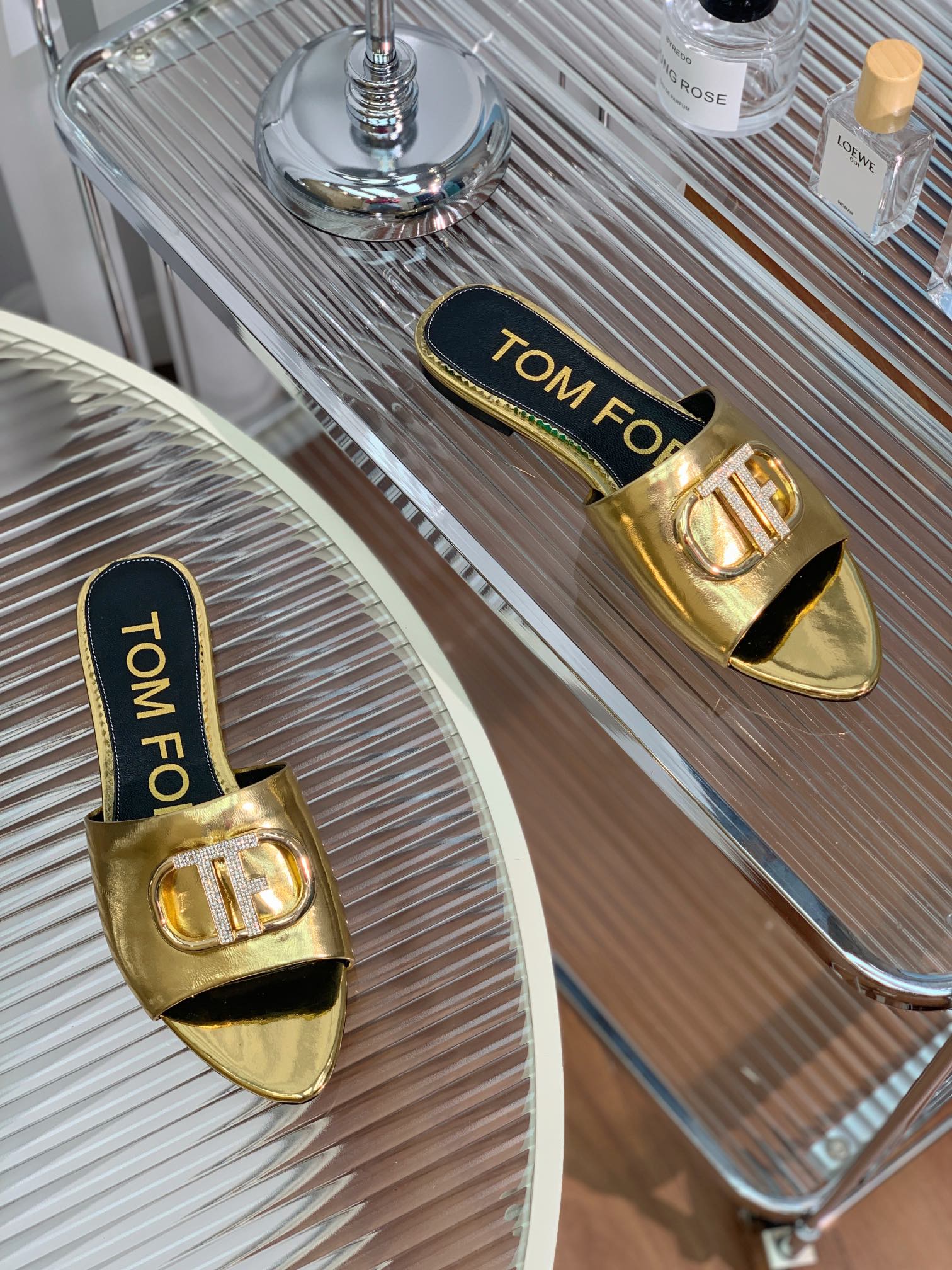 FLAT SLIDE IN GOLD METALLIC CALFSKIN