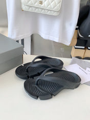 THONG SANDALS IN BLACK RUBBER