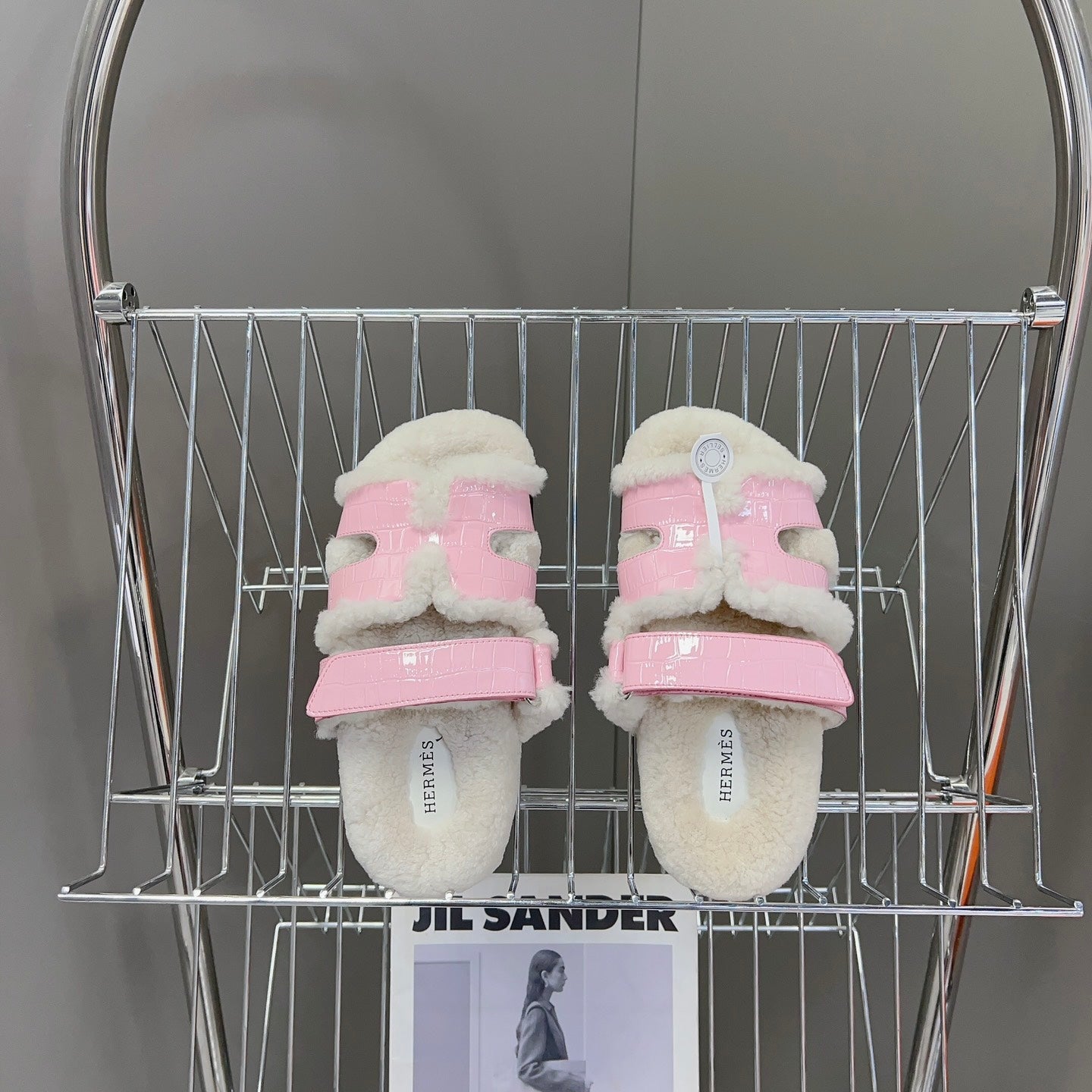 HM 26S SANDAL IN BEIGE WOOL AND LIGHT PINK CROCODILE PRINTED LEATHER