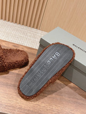 FURRY SLIDES IN BROWN CURLY SHEARLING