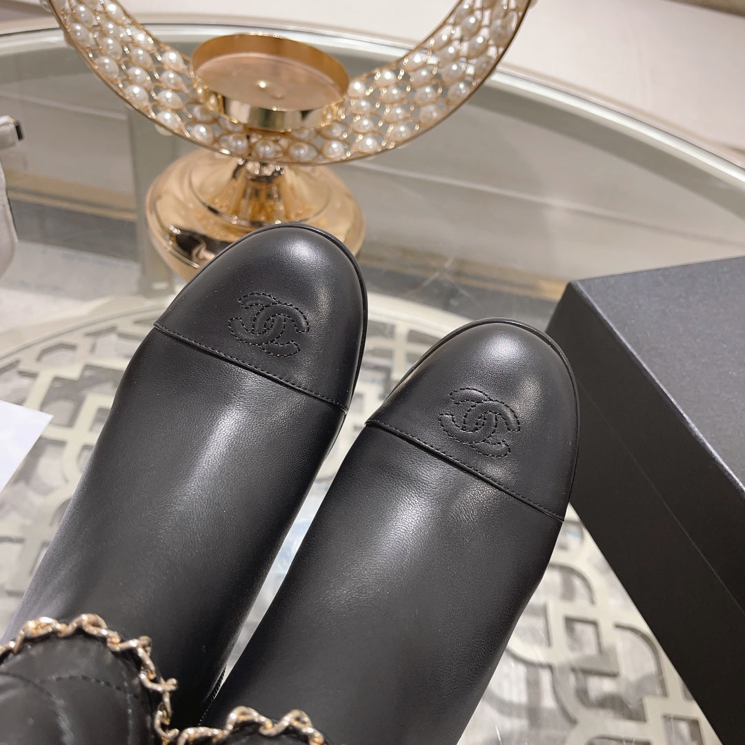 MID-HEEL ANKLE BOOTS IN BLACK CALFSKIN
