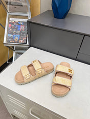MM DOUBLE STRAP FLAT SANDALS IN BEIGE RAFFIA