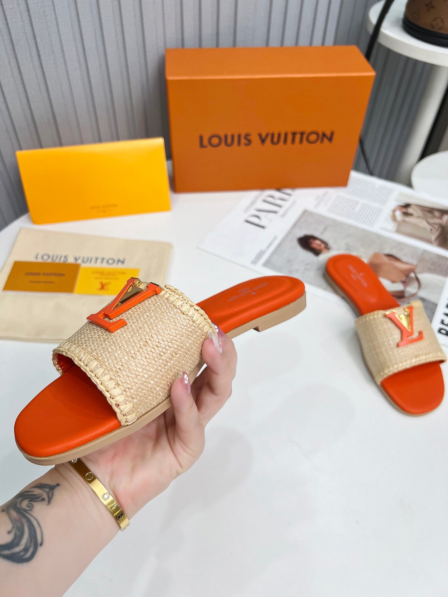 LV 26S FLAT SLIDES IN ORANGE CALFSKIN AND BEIGE RAFFIA