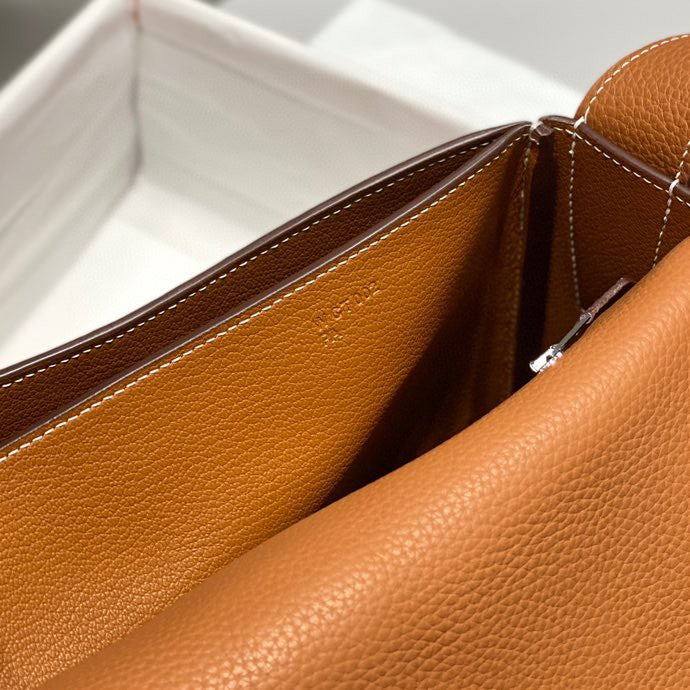 STEVE LIGHT JUNIOR MESSENGER BAG 27 IN GOLD TOGO CALFSKIN