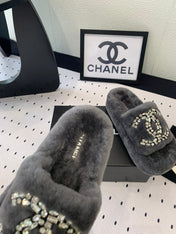 THICK-SOLED SLIPPERS IN GREY SHEEP WOOL