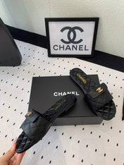 CC SLIPPERS IN BLACK CALFSKIN