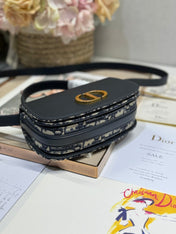 SMALL 19 MONTAIGNE AVENUE TOP HANDLE BAG BLUE DIOR OBLIQUE JACQUARD AND BLACK SMOOTH CALFSKIN 221158
