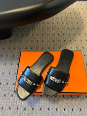 GIULIA FLAT SANDAL IN BLACK CALFSKIN