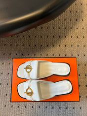 ILOT FLAT SANDAL IN WHITE CALFSKIN