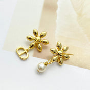 CD 26S FLOWER CRYSTAL PEARL CD CHARM DROP EARRINGS IN GOLD METAL 631966