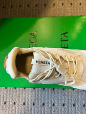 BOTTEGA VENETA 26S SNEAKERS IN CREAM WHITE SUEDE AND MESH FABRIC