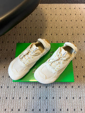 BOTTEGA VENETA 26S SNEAKERS IN CREAM WHITE SUEDE AND MESH FABRIC