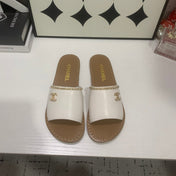 CHANEL 26S SANDALS IN WHITE CALFSKIN GOLD-TONE CHAIN DETAIL