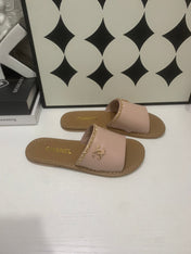 CHANEL 26S SANDALS IN TAUPE PINK CALFSKIN GOLD-TONE CHAIN DETAIL
