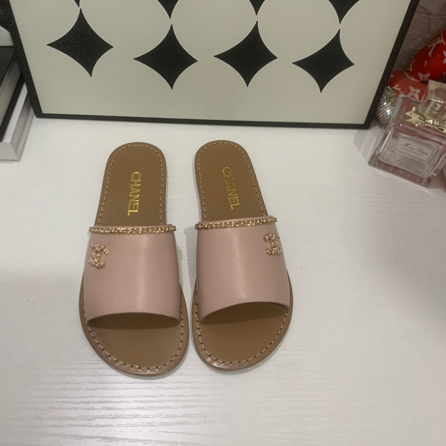 CHANEL 26S SANDALS IN TAUPE PINK CALFSKIN GOLD-TONE CHAIN DETAIL
