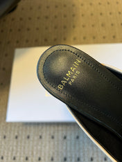 BALMAIN 26S GOLD CHAIN HIGH HEEL MULES 45 MM IN BEIGE CALFSKIN