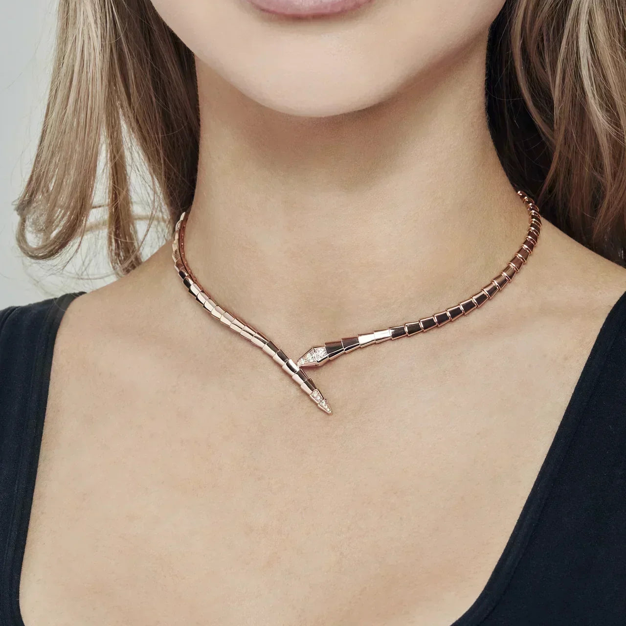 Bulgari_serpenti-necklace-RG_1280x_33402dea-a742-41ef-86f3-99682033f503.webp