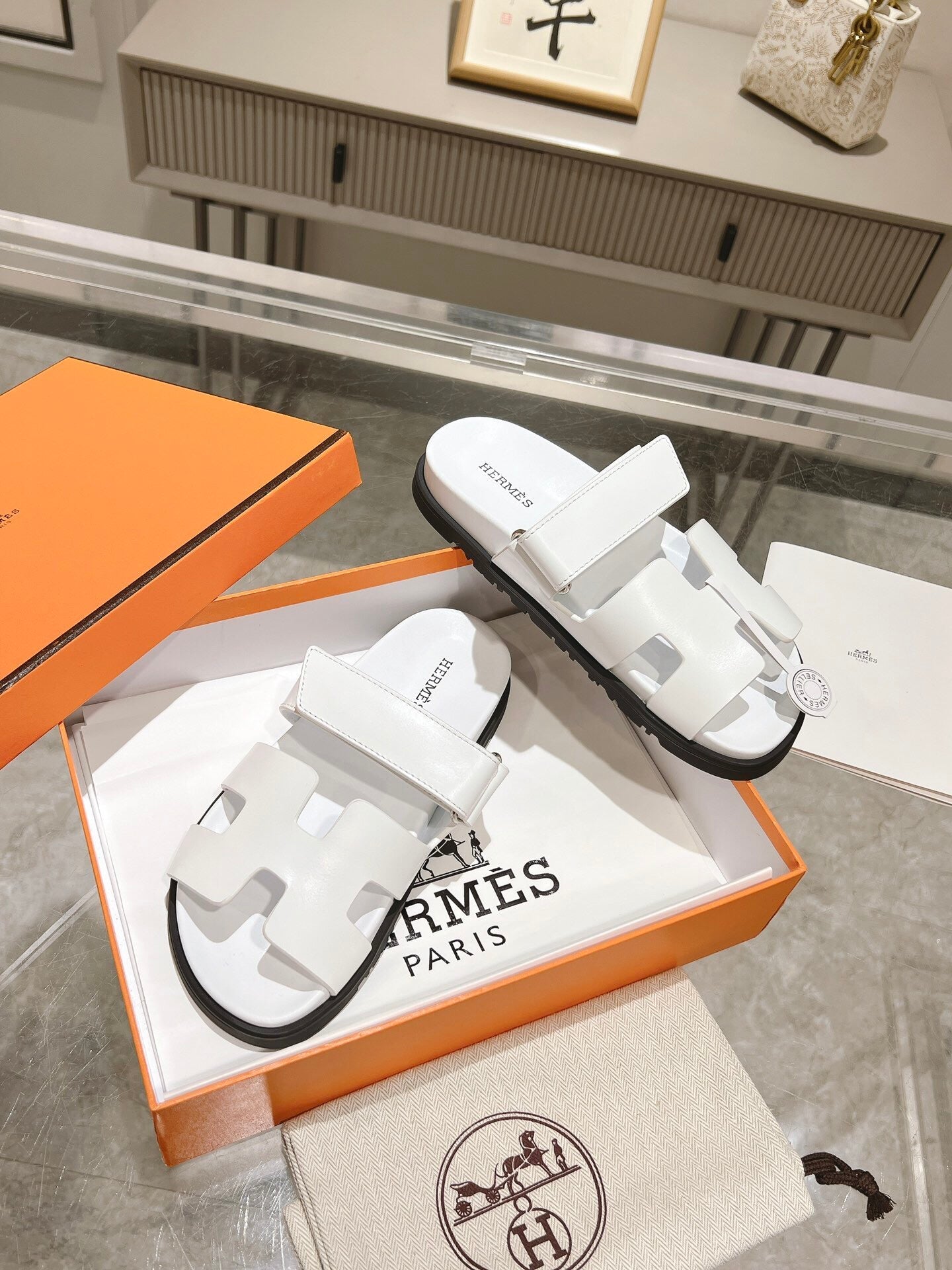 CHYPRE SANDAL IN WHITE CALFSKIN 540978