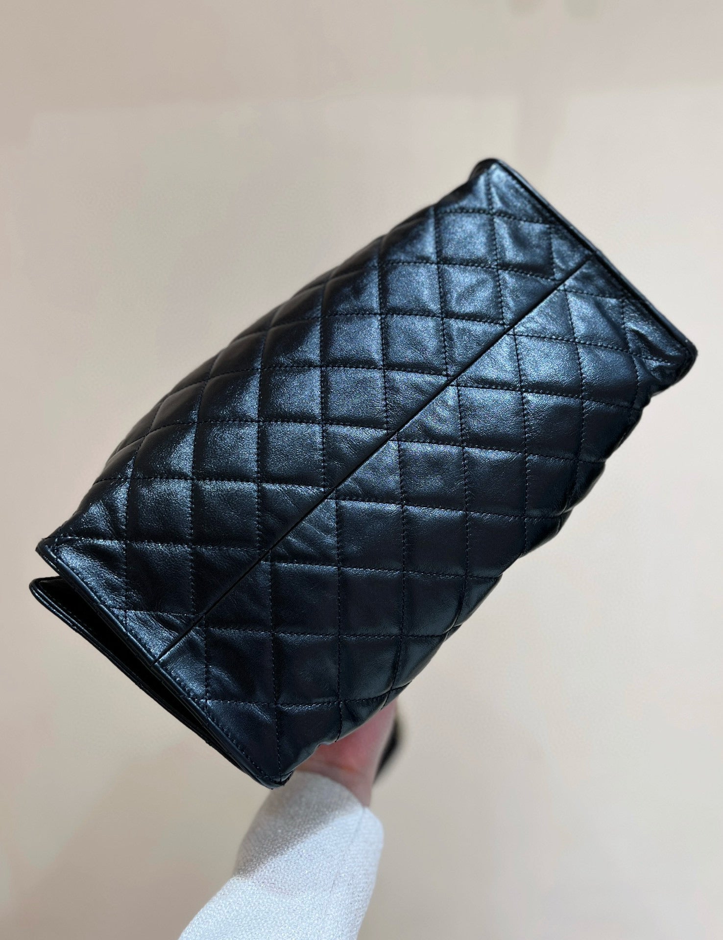 CC 25 HANDBAG IN BLACK 40 GRAINED CALFSKIN GOLD HARDWARE