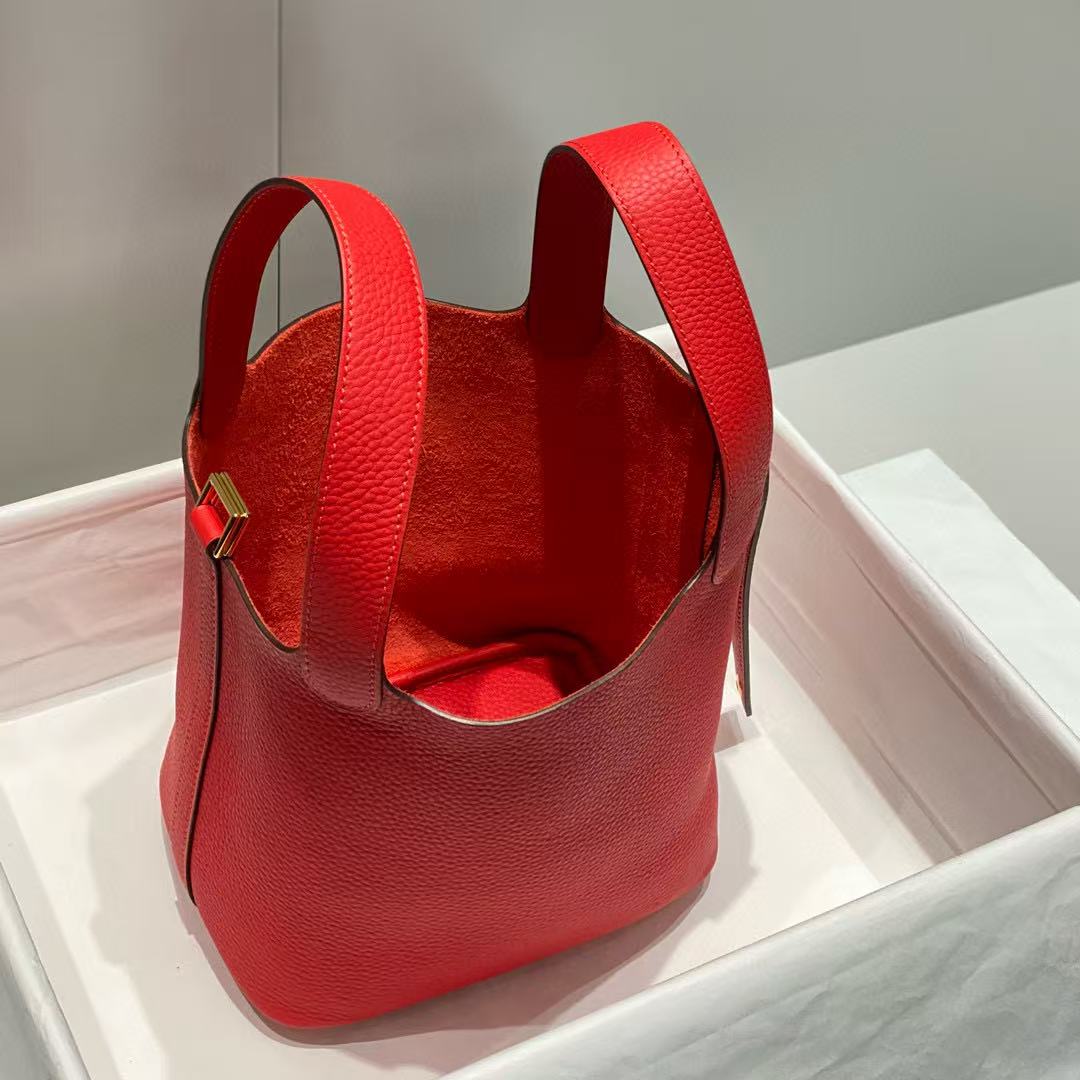 HM PICOTIN LOCK 18 RED CALFSKIN
