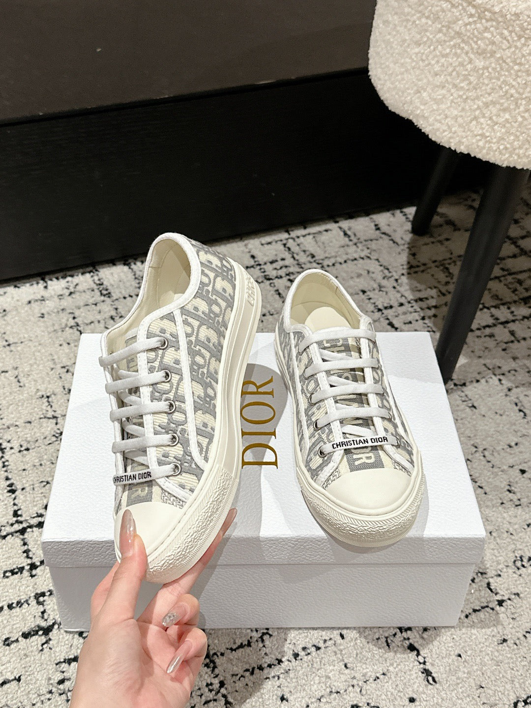 CD WALK'N SNEAKER IN GRAY EMBROIDERED COTTON