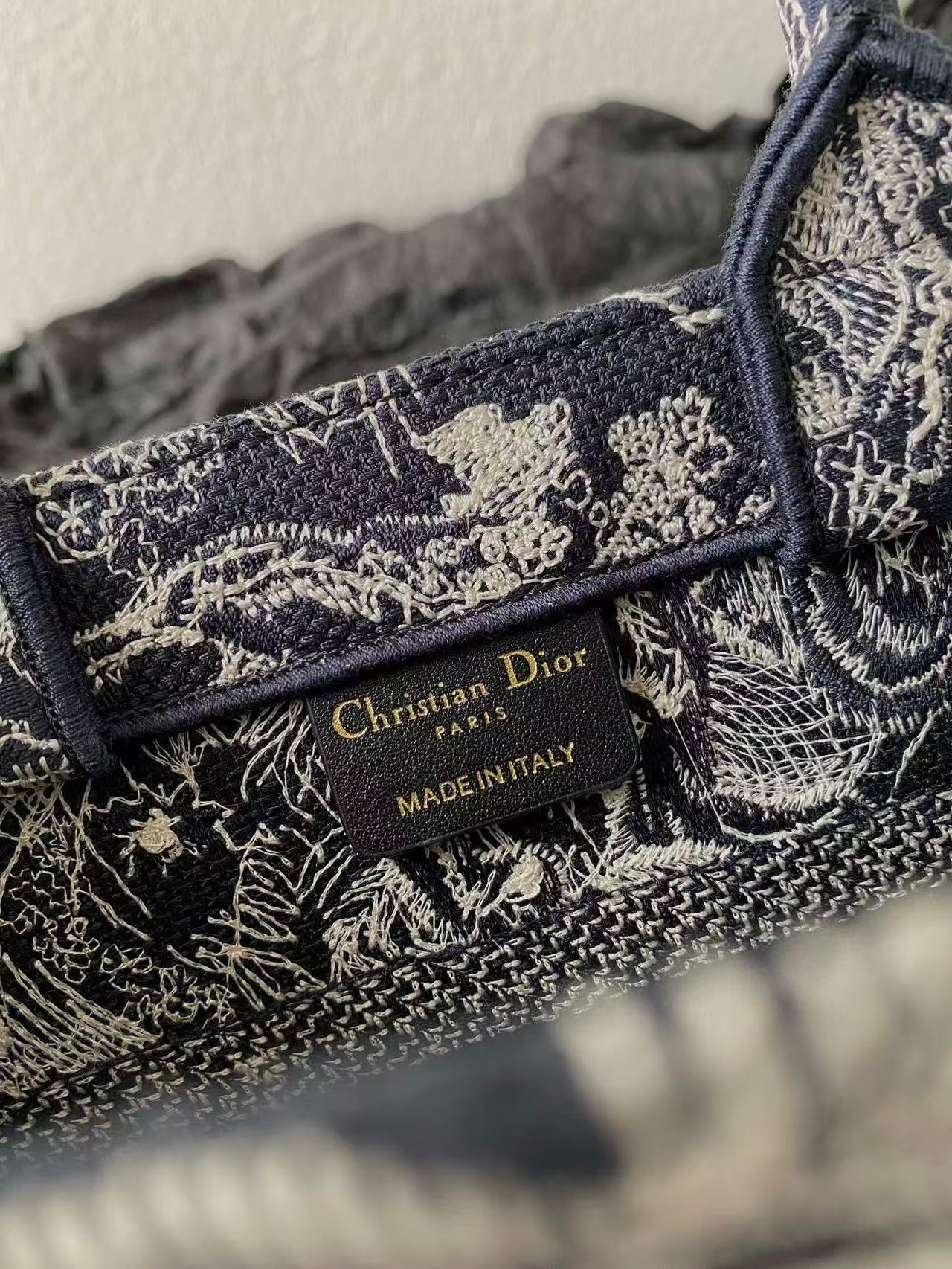 MISS SMALL TOTE 26 IN NAVY BLUE AND WHITE CANVAS