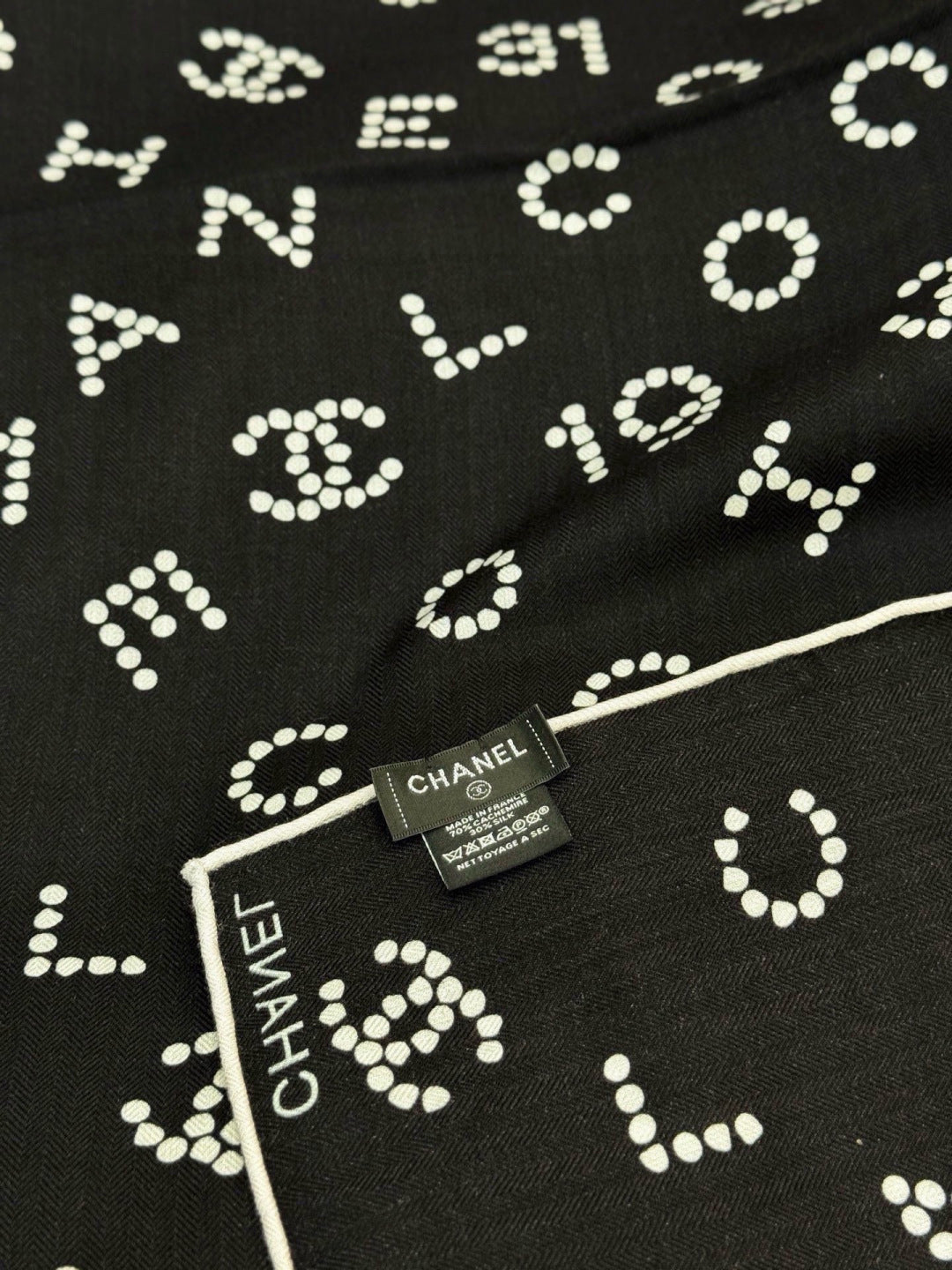 CHANEL 26S SCARF 135 IN CASHMERE AND SILK 309323