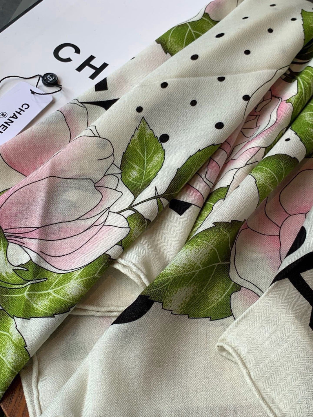 CHANEL 26S SCARF 140 IN CASHMERE AND SILK 309337