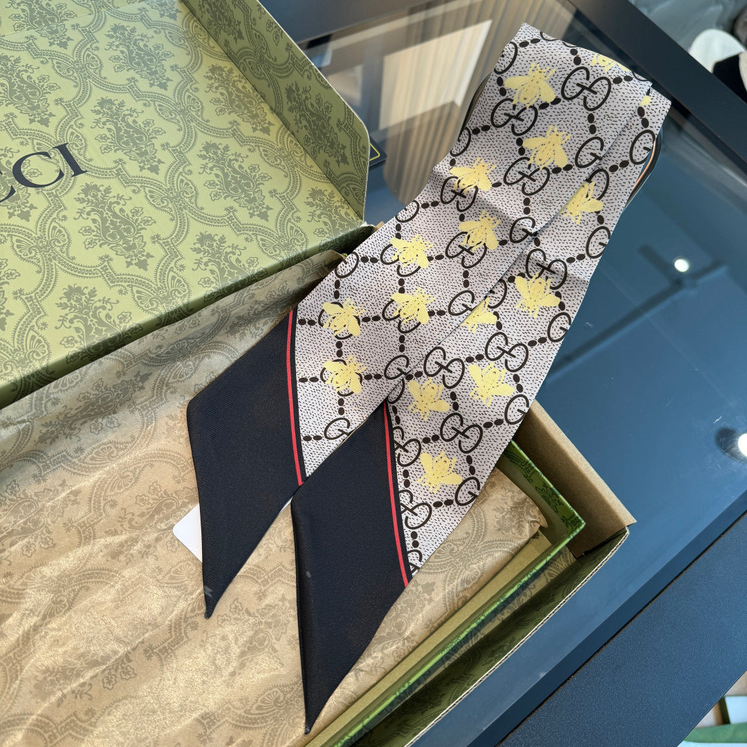 GUCCI 26S SCARF 90 IN SILK 225231