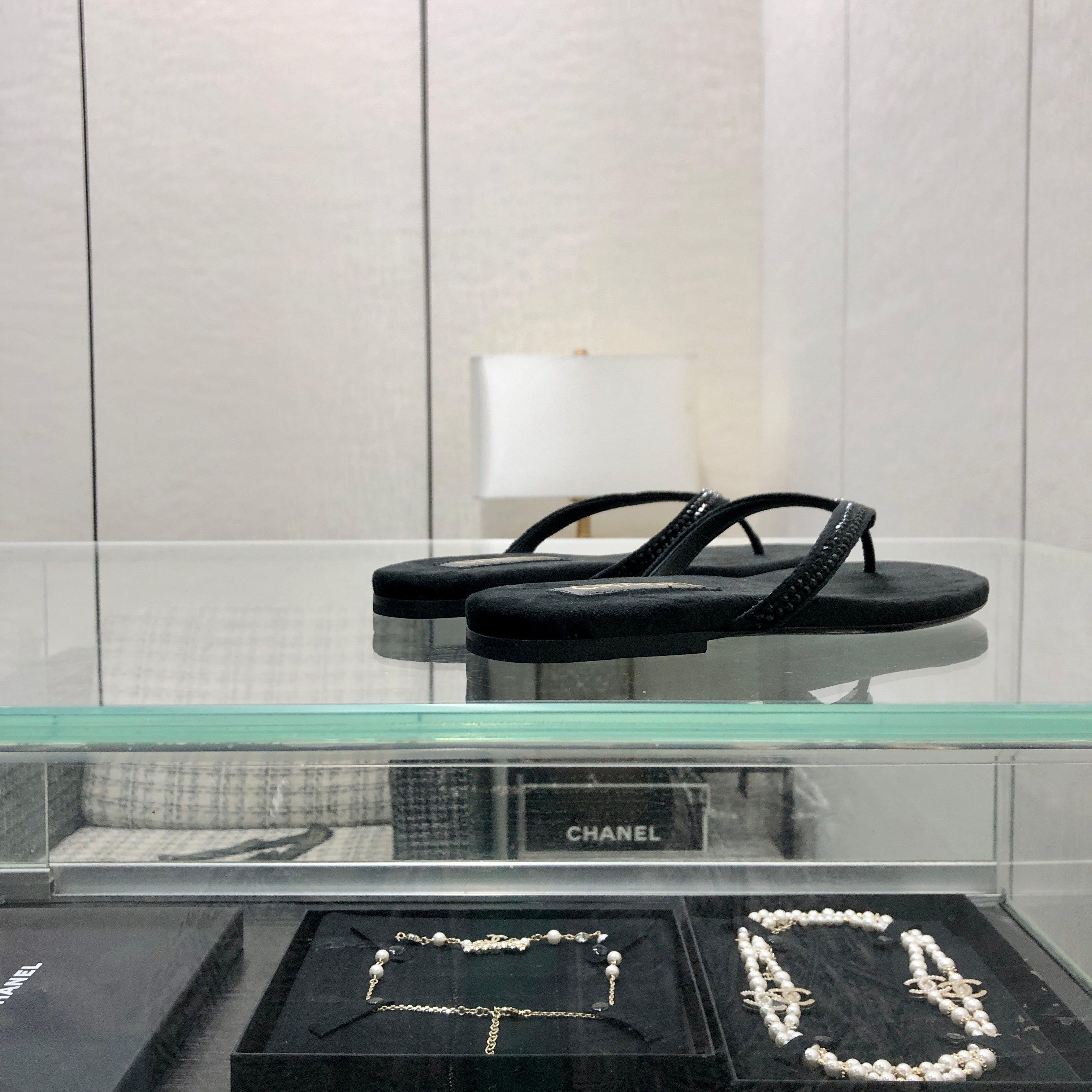 THONG SLIDE IN BLACK SUEDE WITH CRYSTALS
