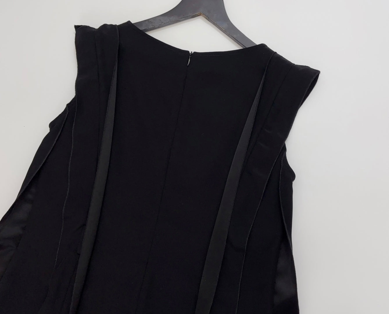 MAXMARA 26S SLEEVELESS V-NECK DRESS 279