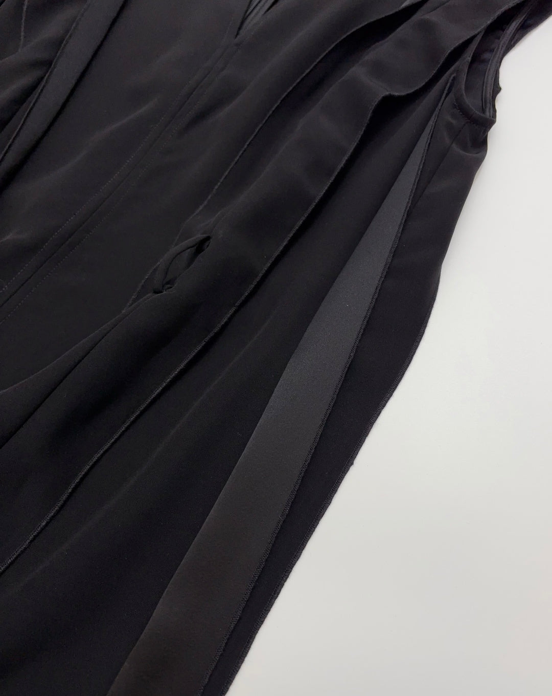 MAXMARA 26S SLEEVELESS V-NECK DRESS 279