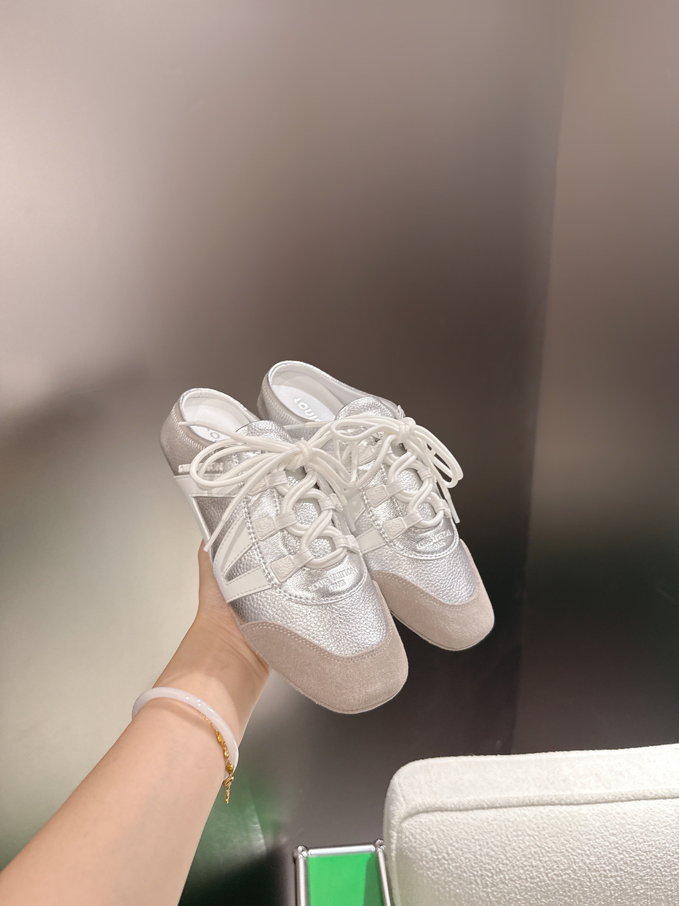 LV 26S MULE SNEAKERS IN SILVER LAMBSKIN AND BEIGE SUEDE