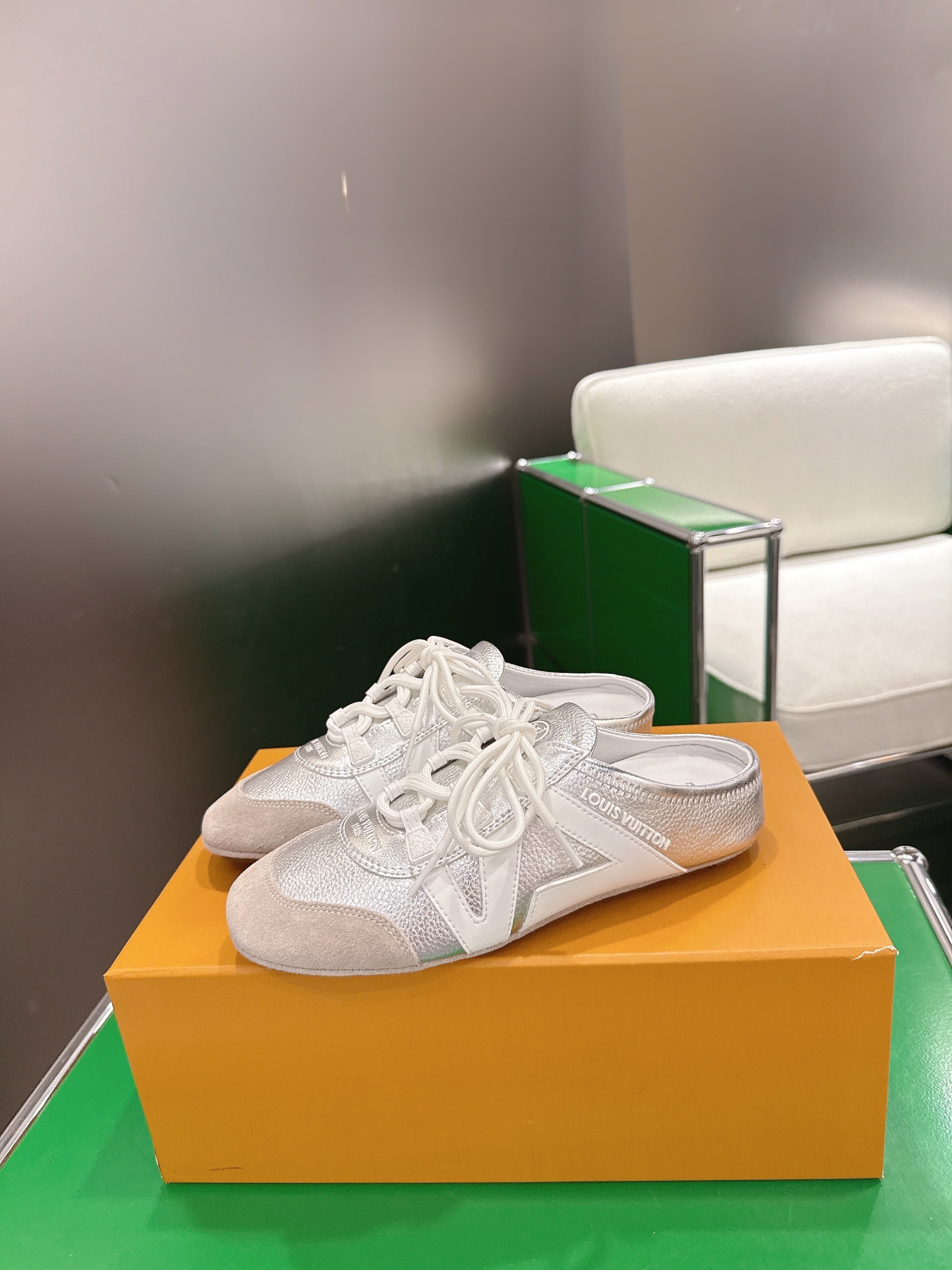 LV 26S MULE SNEAKERS IN SILVER LAMBSKIN AND BEIGE SUEDE