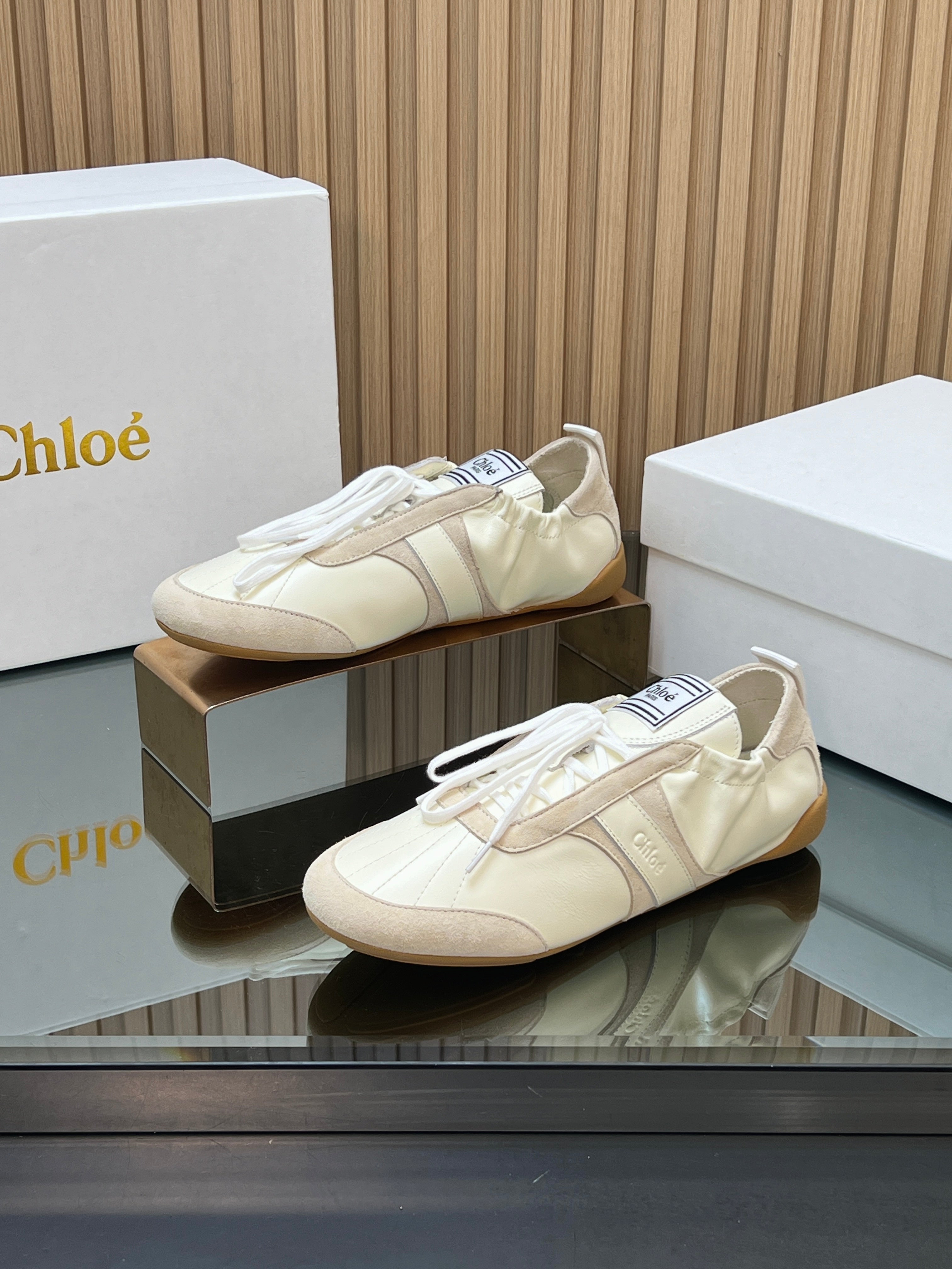 CHLOÉ 26S SNEAKERS IN CREAM WHITE CALFSKIN AND LIGHT PINK SUEDE
