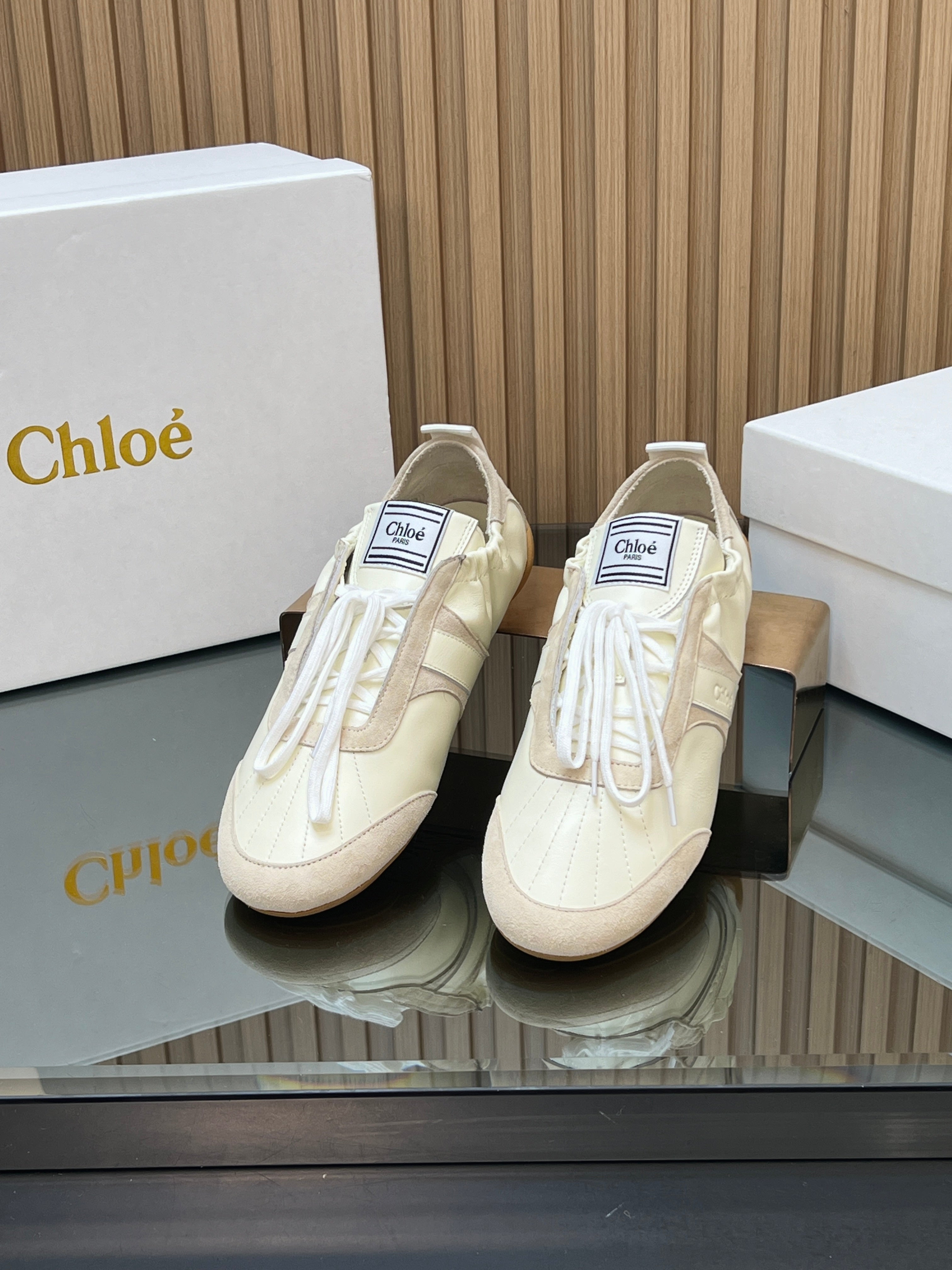 CHLOÉ 26S SNEAKERS IN CREAM WHITE CALFSKIN AND LIGHT PINK SUEDE